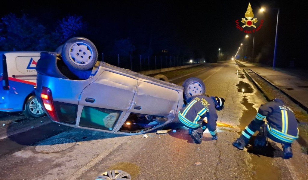 Schianto tra auto e furgone a Villimpenta: ferito un giovane di 31 anni