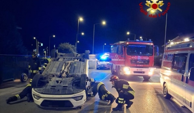 Incidente stradale a Castelbelforte: auto si ribalta sulla provinciale, ferita 60enne