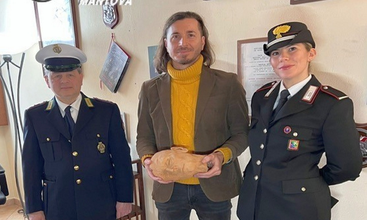 Rubata un’opera d’arte dal museo: carabinieri e polizia locale la ritrovano in 24 ore