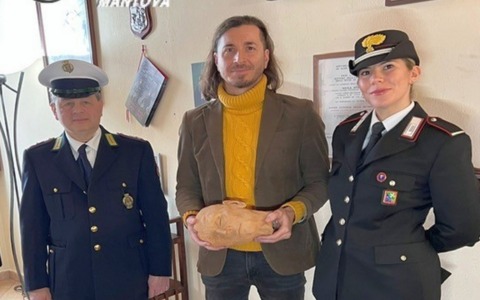 Rubata un’opera d’arte dal museo: carabinieri e polizia locale la ritrovano in 24 ore