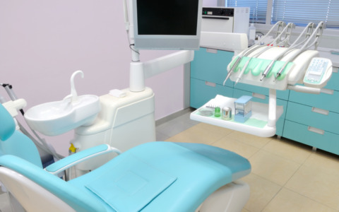 Controllo dei NAS in uno studio dentistico di Roverbella, tre denunce per abuso di professione