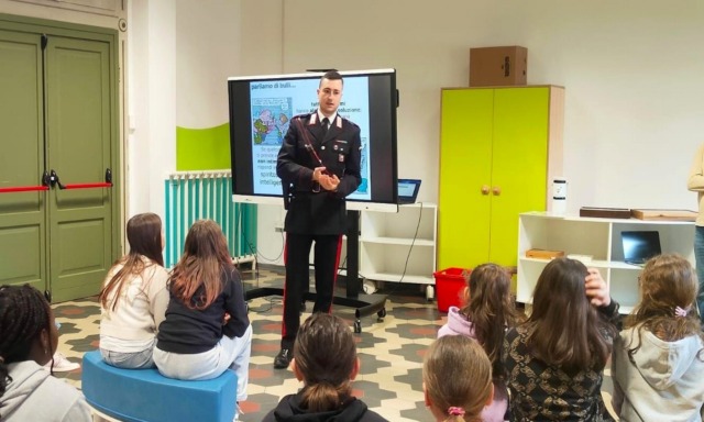 “Coraggio civile per una società sana e sicura”: gli alunni delle elementari incontrano i carabinieri