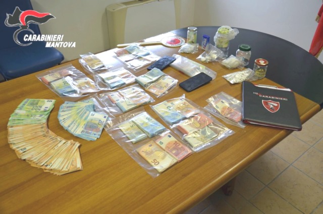 La cocaina nascosta sottoterra in un campo agricolo: due arrestati dai carabinieri