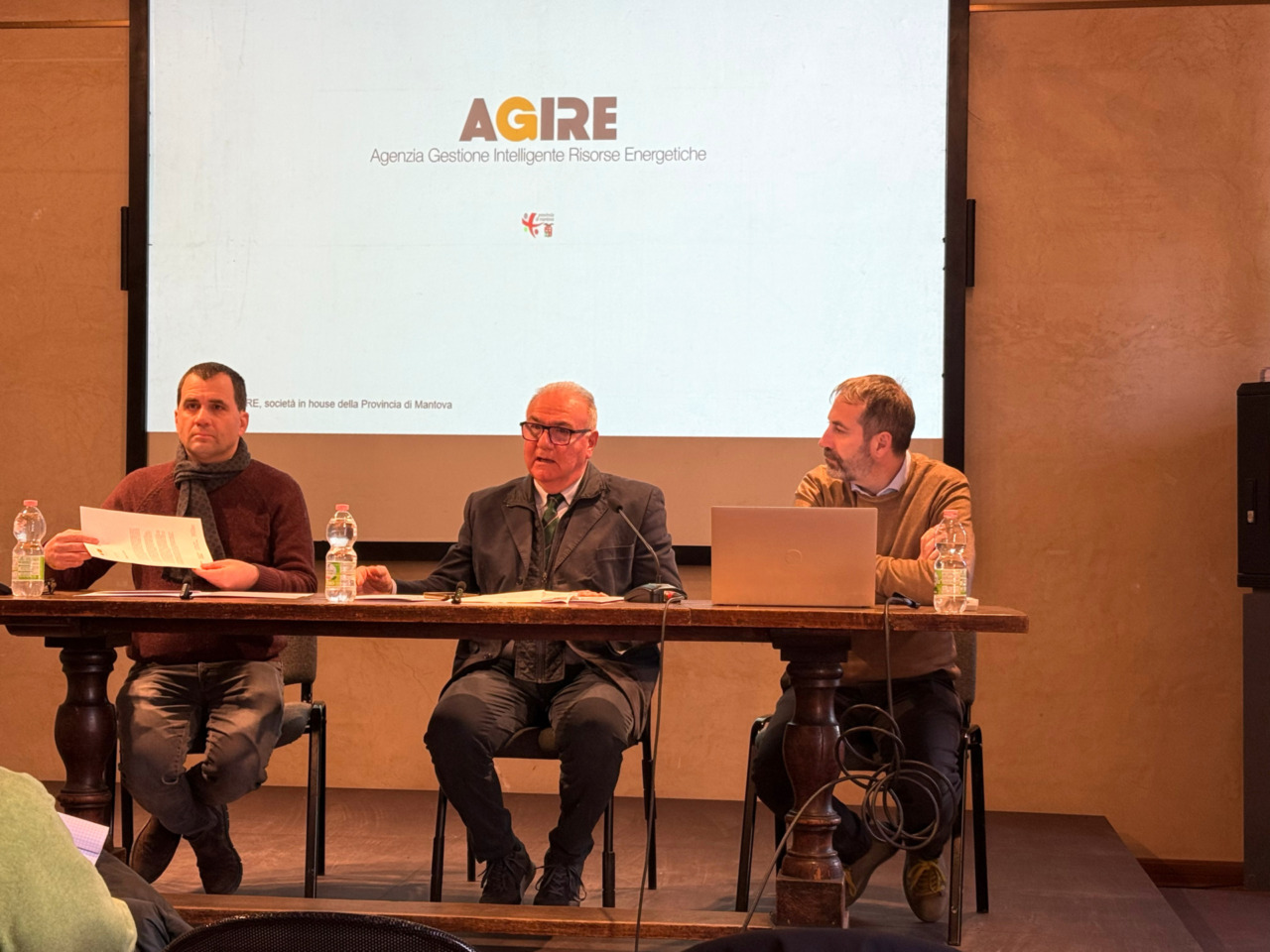 Un momento nel corso della conferenza stampa di ieri, giovedì 19 marzo 2026