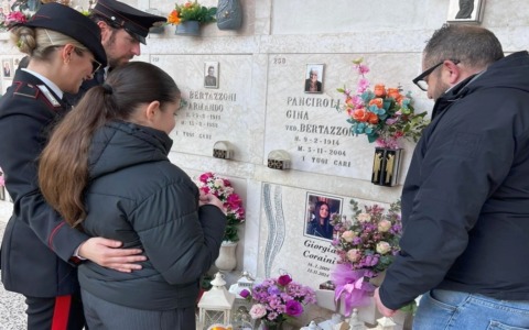 In un anno e mezzo ruba venti lampade votive dalla tomba della giovanissima Giorgia Coraini