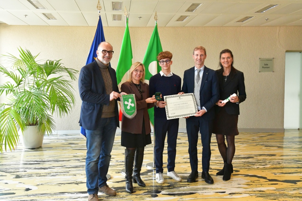 Un momento durante la premiazione in Regione