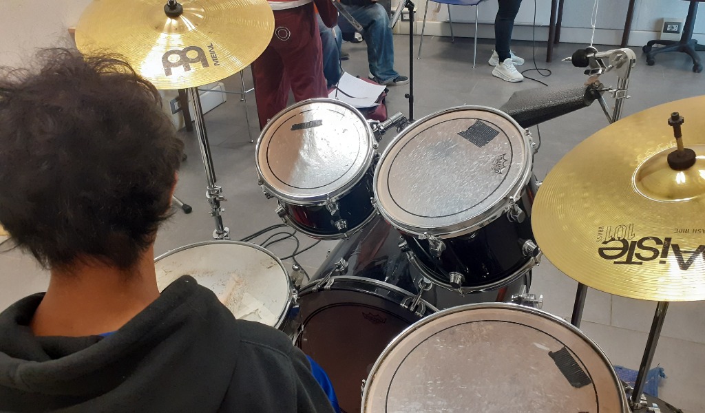 “Rilascio Prolungato”, la musica come cura: al CPS nasce una rock band per l’inclusione sociale