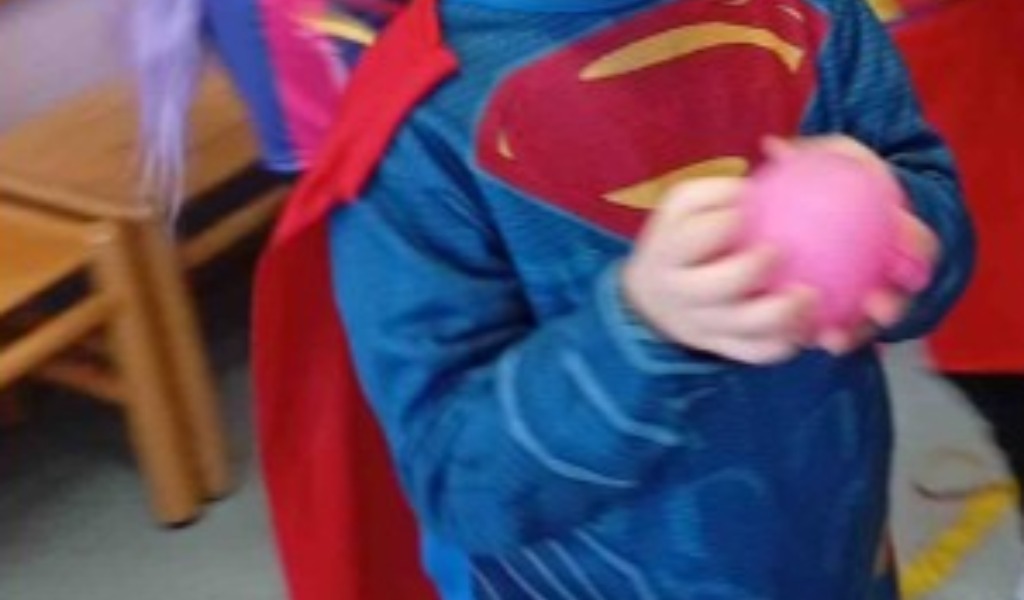 Gabriele, 7 anni, e l’autismo: parte la gara di solidarietà per una cura all’estero