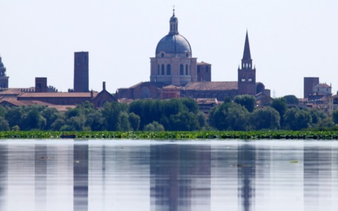 Lago Superiore Mantova: nuove regole per la balneazione nella stagione 2026