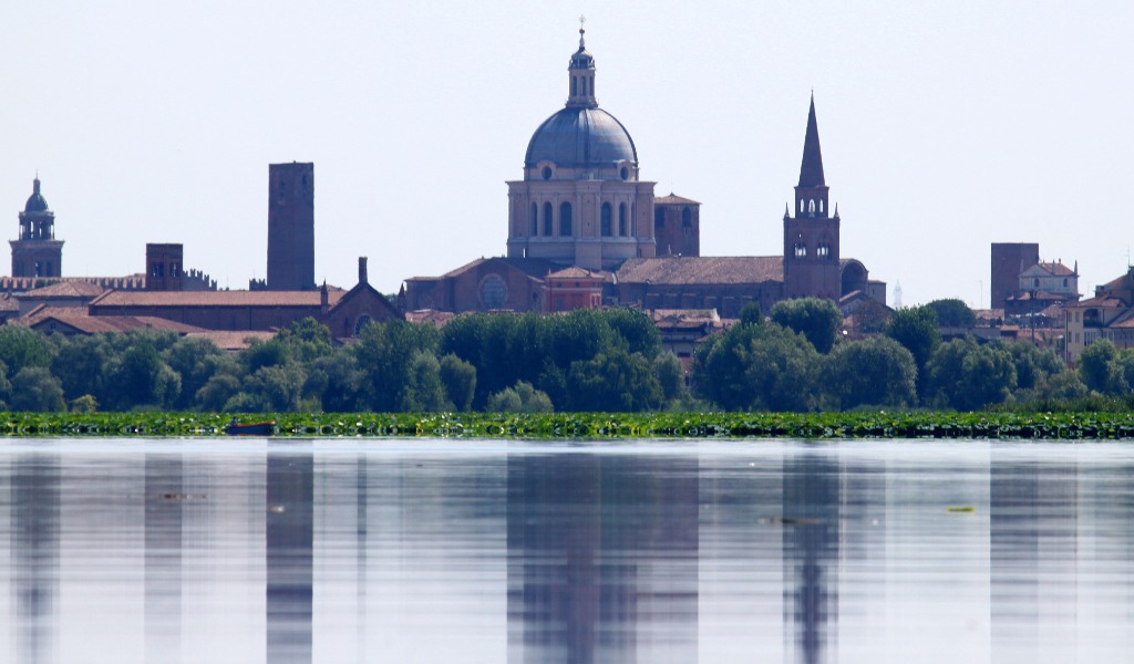 Lago Superiore Mantova: nuove regole per la balneazione nella stagione 2026
