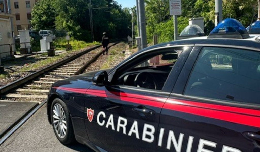 Minorenne senza biglietto blocca treno: denunciato per interruzione di pubblico servizio