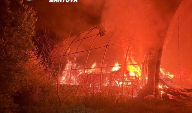 Fiamme nella notte a Gonzaga: distrutto fienile di un’azienda agricola