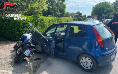 Scontro tra auto e moto a Roncoferraro: motociclista ferito e trasportato in ospedale