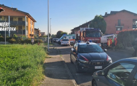 Scontro tra mezzo della nettezza urbana e utilitaria: autista in ospedale in elisoccorso