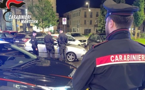 Già ubriaco pretende da bere a bar chiuso e sferra una violenta testata a un Carabiniere
