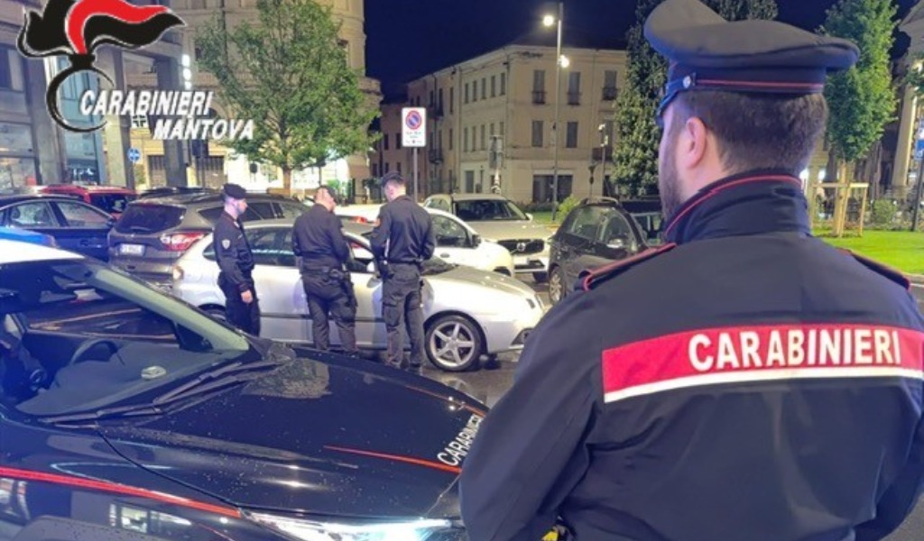 Già ubriaco pretende da bere a bar chiuso e sferra una violenta testata a un Carabiniere