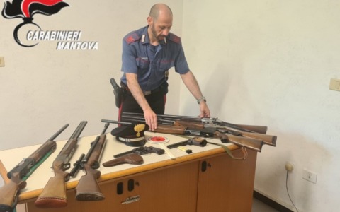 Minacce alla candidata consigliera, individuato un 69enne: sequestrate armi