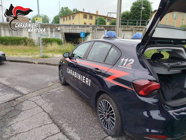 Blitz dei Carabinieri nei pressi delle scuole e sulle strade: un rimpatrio e denunce