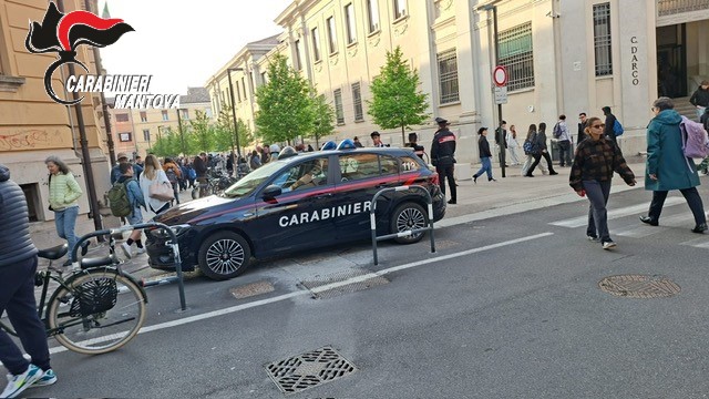 Aggressione davanti all’istituto Da Vinci di Mantova: identificati i responsabili