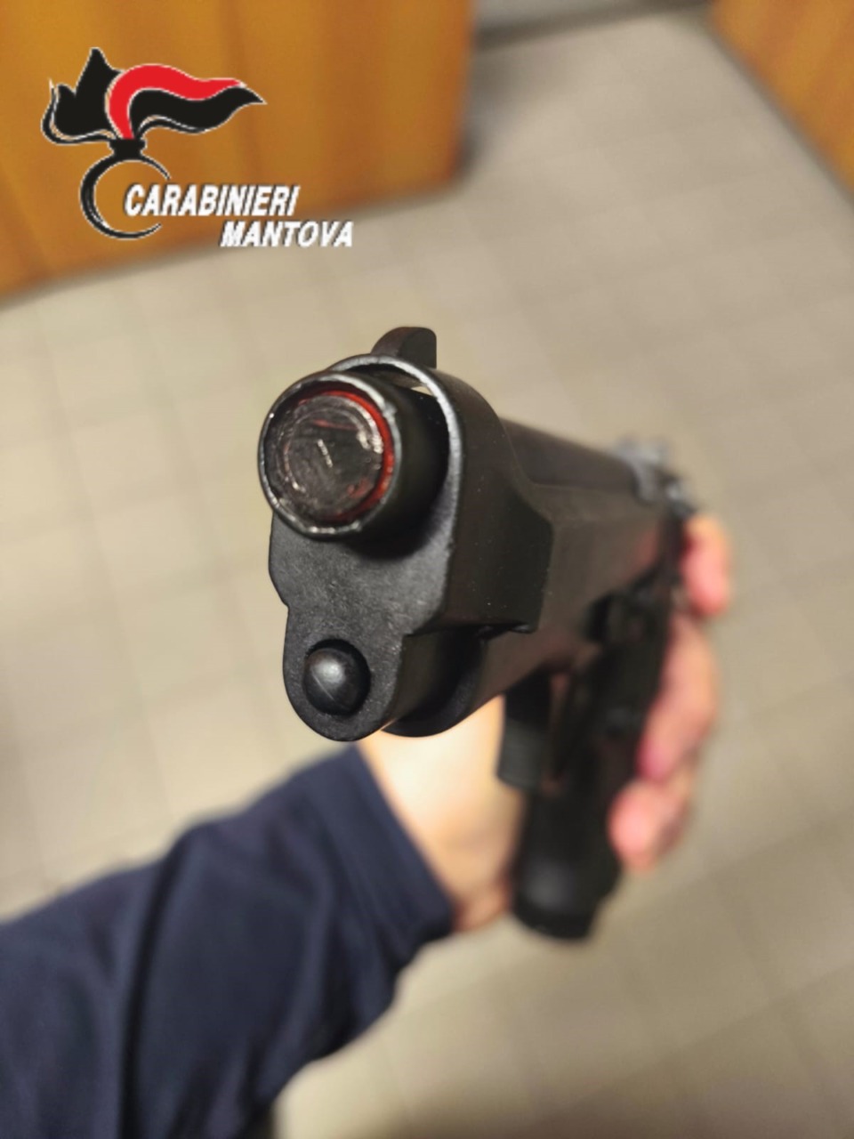 Spara in aria con una scacciacani infastidito dal rumore: denunciato un residente