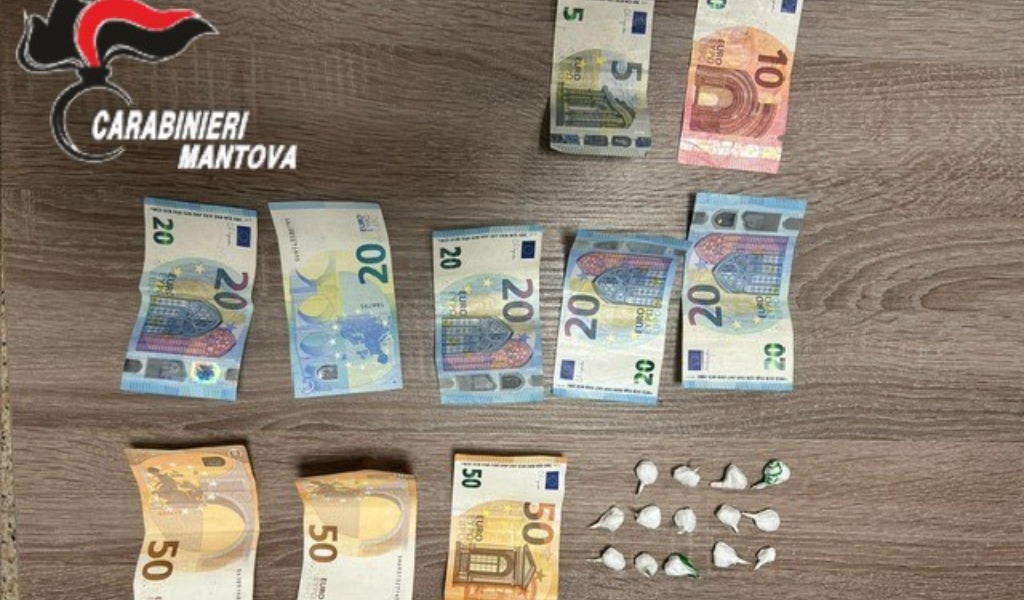 Pusher tradito dal nervosismo, nasconde in auto 14 dosi di cocaina