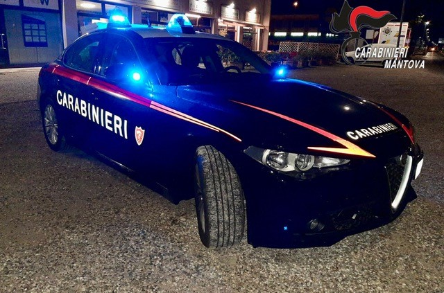 Arroganza e botte in un locale di Viadana: arrestato dopo lo scontro con i Carabinieri