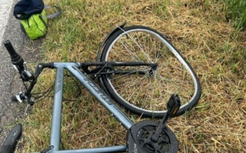 Scontro all’incrocio per una mancata precedenza: ciclista travolto da un’auto a Gonzaga