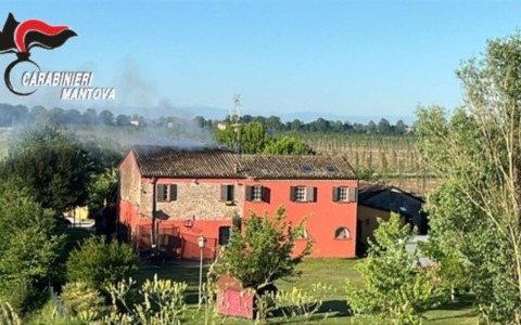 Incendio all’alba a Sermide: fiamme in casa, nonna e nipoti messi in salvo