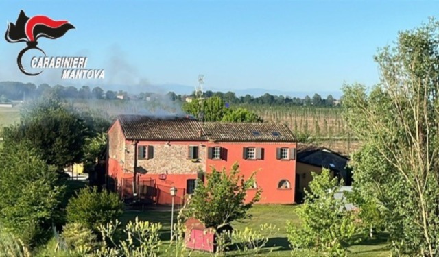 Incendio all’alba a Sermide: fiamme in casa, nonna e nipoti messi in salvo