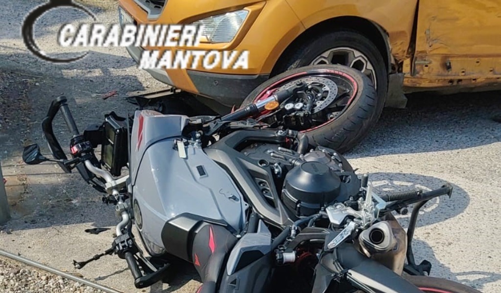 Scontro tra auto e moto a Roncoferraro: motociclista 42enne trasportato in ospedale