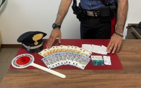 Anziana derubata con il trucco delle monetine: 24enne arrestato dopo un inseguimento