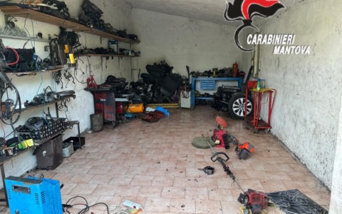 Officina abusiva a Sermide e Felonica: rinvenuta refurtiva e droga