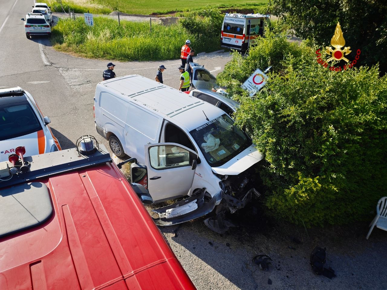 Scontro frontale tra auto e furgone a Roverbella: tre feriti, una donna in ospedale in elisoccorso