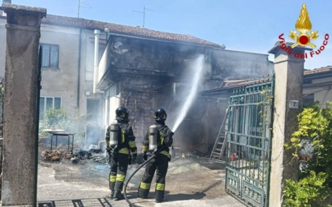 Incendio a Marcaria: fiamme al bar di strada Laghetto, decisivo l’intervento dei Vigili del Fuoco