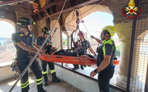 Vigili del Fuoco di Mantova: esercitazione tecnica sul campanile del Duomo
