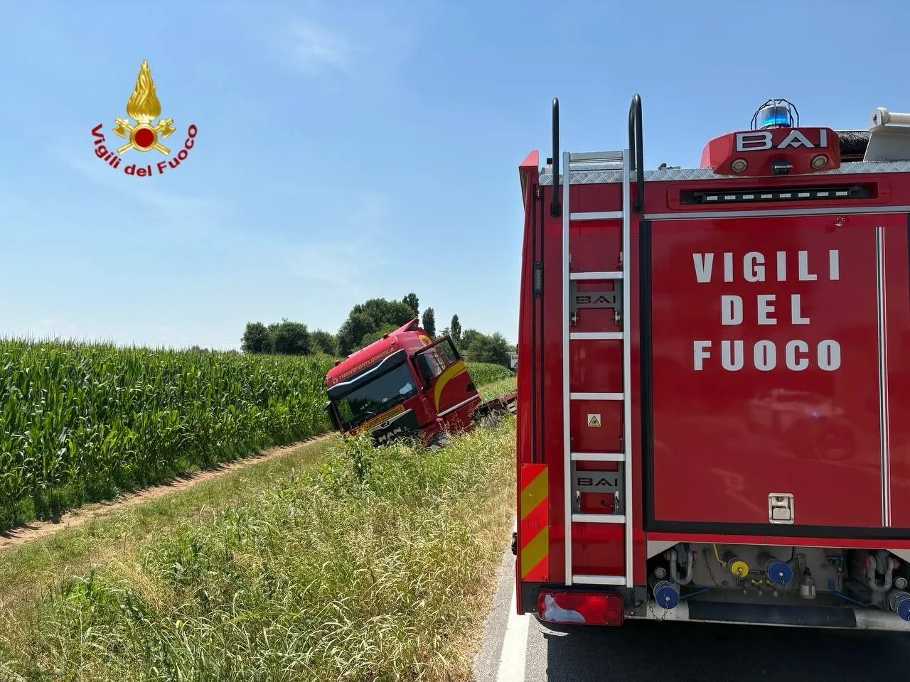 Mezzo pesante esce di strada sulla SP420: intervento dei soccorsi