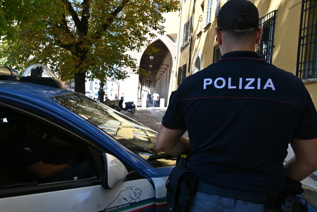 49enne senza fissa dimora condannato per violenze contro la moglie e rintracciato dalla Mobile di Mantova