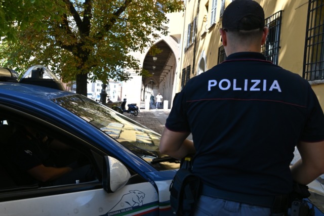 49enne senza fissa dimora condannato per violenze contro la moglie e rintracciato dalla Mobile di Mantova