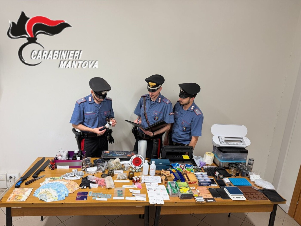 Curtatone, droga venduta su Telegram e spedita con i corrieri: arrestato un 19enne