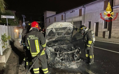 Doppio incendio nella notte a Castellucchio e Asola: due veicoli distrutti dalle fiamme