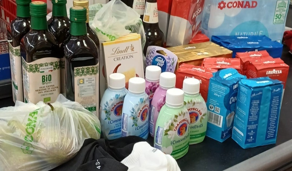 Raid nei supermercati di Viadana: rubano 400 euro di merce, incastrati dalle telecamere