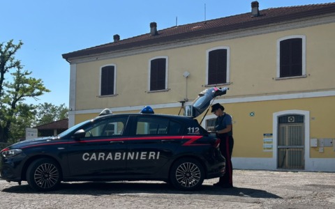 Trentanovenne blocca un treno a Canneto: denunciato per interruzione di pubblico servizio