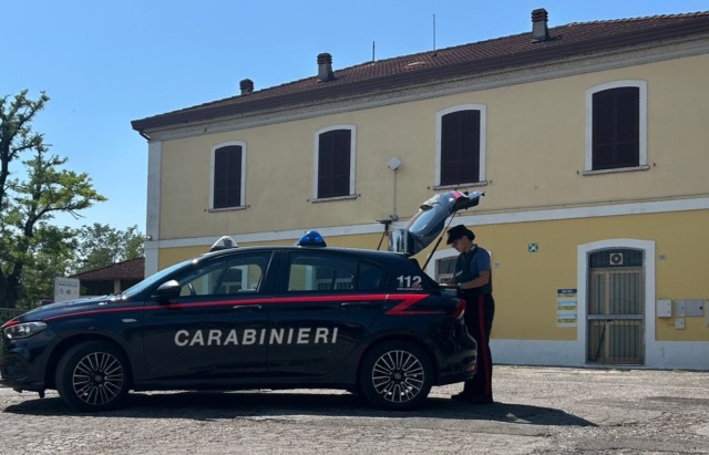 Trentanovenne blocca un treno a Canneto: denunciato per interruzione di pubblico servizio