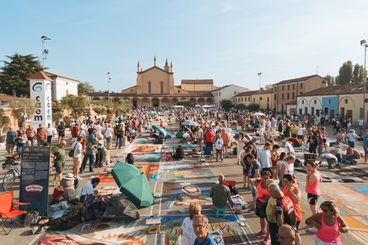 Grazie di Curtatone, il 52° Incontro Nazionale dei Madonnari si rinnova: due notti di lavoro e una nuova tecnica per opere più spettacolari