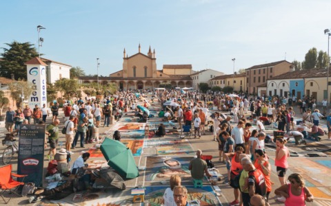 Grazie di Curtatone, il 52° Incontro Nazionale dei Madonnari si rinnova: due notti di lavoro e una nuova tecnica per opere più spettacolari