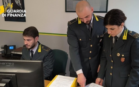 Anziane truffate con il “porta a porta”: vittime anche nel Mantovano, sgominata organizzazione criminale da oltre 1.200 raggiri