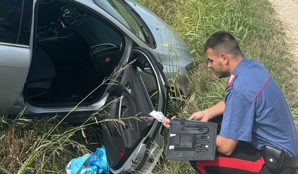 Dramma sfiorato a Castel Goffredo: ha una crisi epilettica al volante e finisce nel fosso, salvato dall’asfissia dai Carabinieri