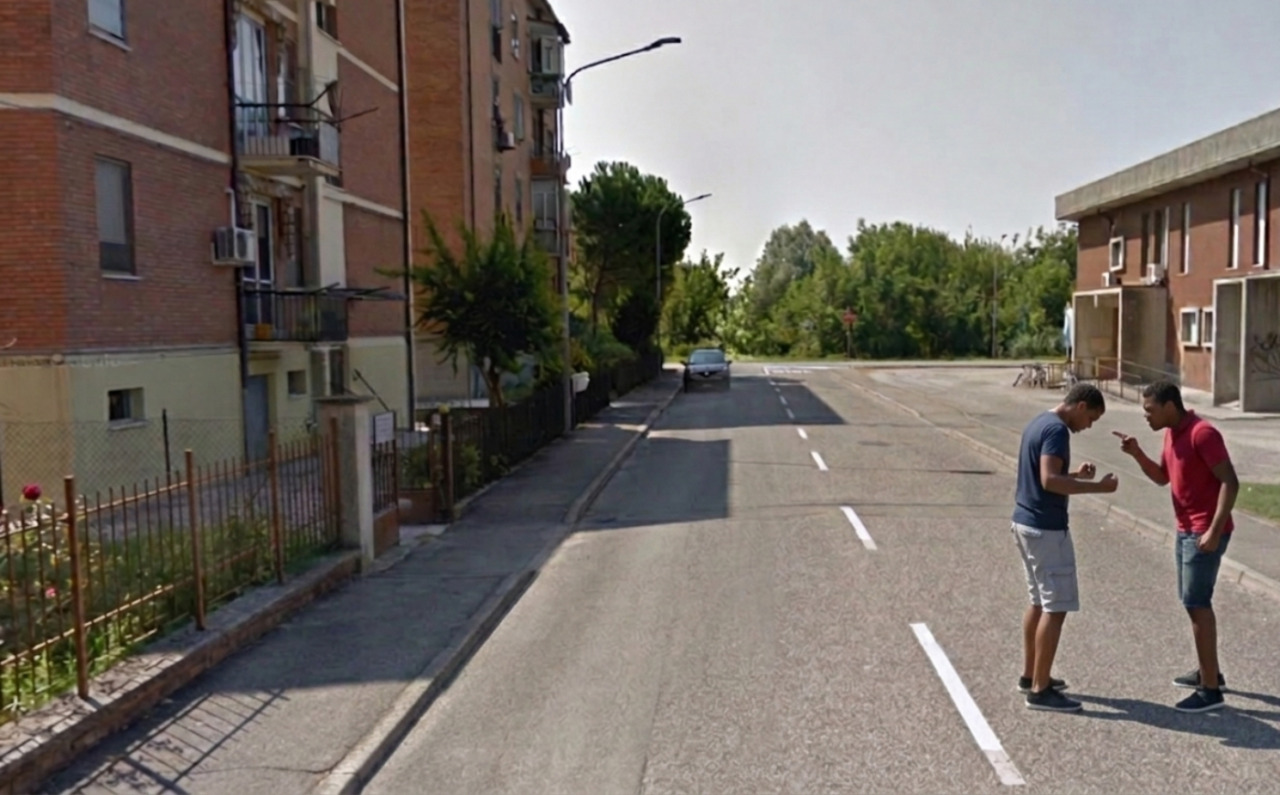 Fratelli litigano per la droga in strada a Mantova: dosi di hashish sequestrate, 33enne denunciato