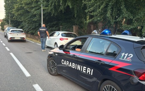 La fototrappola contro l’abbandono dei rifiuti scopre una “piazza di spaccio”