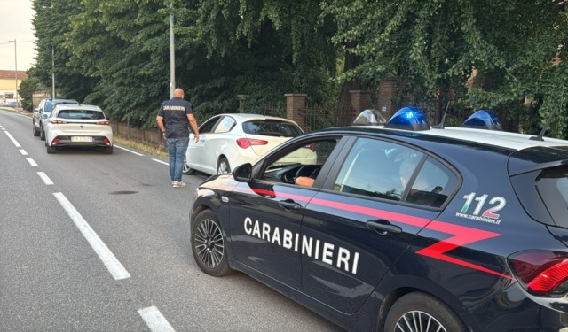 La fototrappola contro l’abbandono dei rifiuti scopre una “piazza di spaccio”